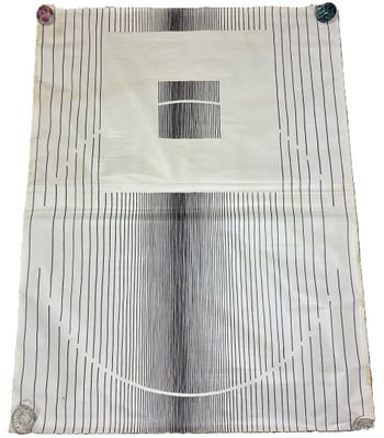 une image représentant un morceau de tissu à rayures noires et blanches