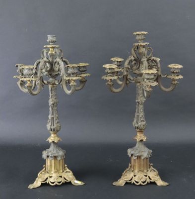 Paire de chandeliers (à 6 lumières en régule à double patine…