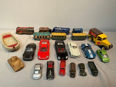 Ensemble de miniature 1/43ème et jouets anciens dont JEP, DI…
