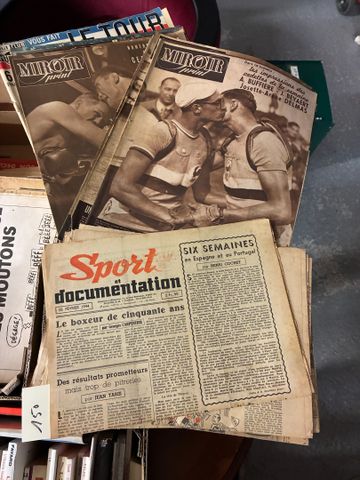 Important ensemble de journaux sur le sport principalement sur le...