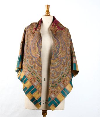 gros plan d'un foulard sur un mannequin mannequin mannequin mannequin mannequin mannequin mannequin mannequin