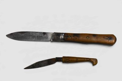 two knives that are sitting next to each other on a table
