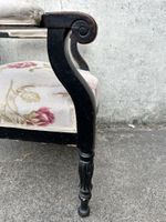 Fauteuil Voltaire en bois, noirci, garniture tissu à décor f… (photo 4)