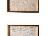 Deux documents anciens sont exposés dans des cadres en bois sur un fond blanc.
