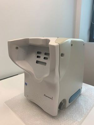 une machine posée sur une table