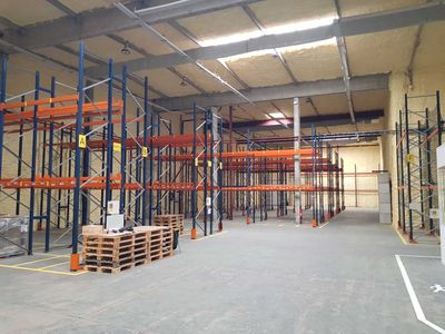 Ensemble de racks Environ 147 m de long sur 5 m de haut.