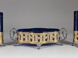 trois objets d'art nouveau en verre bleu ornés de bordures dorées