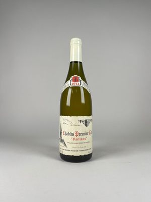 une photo d'une bouteille de vin blanc posée sur une table