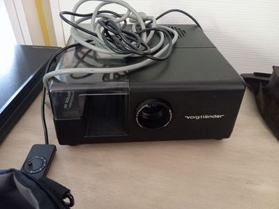 an image of a black and white photo of a power supply
