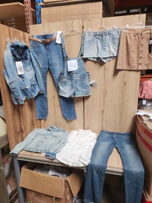 Lot de 8 vêtements femme, tailles 36, différents coloris.Les articles 