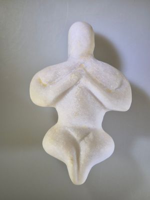 Figurine féminine stéatopyge néolithique n° 6, 5e-4e milléna…