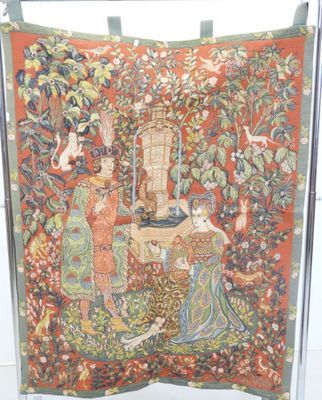 une image d'une tapisserie accrochée au mur d'une pièce