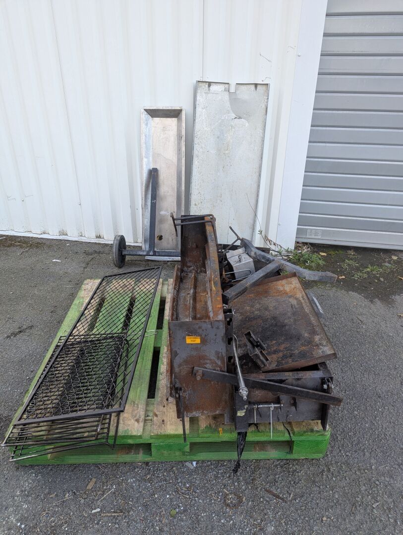 Barbecue à méchoui à charbon de bois avec tourne-broche LAYH…
