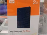 un emballage de disque dur exposé dans un magasin