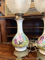 Paire de lampes style NII réservoir en porcelaine avec décor… (photo 2)