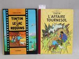 deux livres posés l'un à côté de l'autre sur une table