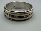 bracelet rigide en argent sterling orné d'un motif de corde torsadée