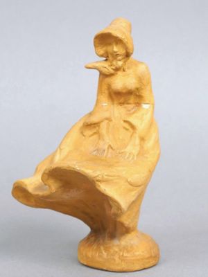 une image représentant une statue d'une femme assise sur un coquillage
