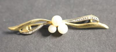 Broche en or jaune 750 ml ornée de trois perles Poids brut :… - Photo 1