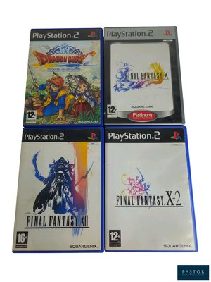 quatre boîtes de jeux vidéo sont empilées les unes sur les autres