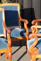 Suite de quatre fauteuils en noyer ou acajou et placage, dos… (photo 3)