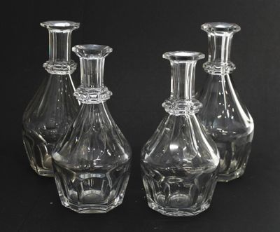 BACCARAT Modèle Harcourt, 2 paires de carafes en cristal, sa…
