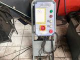 a machine that is sitting on the floor in the room