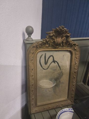 Miroir en bois et stuc doré 