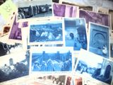 beaucoup de vieilles photos de personnes sur la table