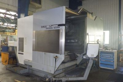une machine qui se trouve à l'intérieur d'un bâtiment