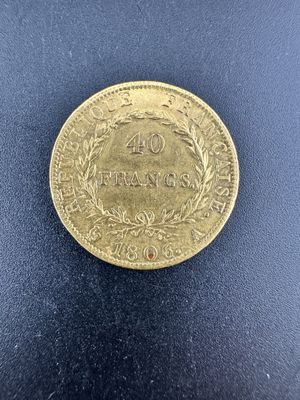 une pièce d'or portant l'inscription « 40 centimes »