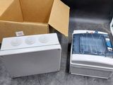 une boîte et une boîte contenant un appareil électronique