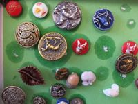 Un lot de boutons de diverses matière, majoritairement à déc… (photo 2)