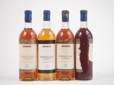 trois bouteilles de whisky sont alignées sur une surface blanche