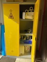 Une armoire de sécurité à deux portes (photo 2)