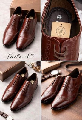 des chaussures et des accessoires pour hommes disposés sur une table