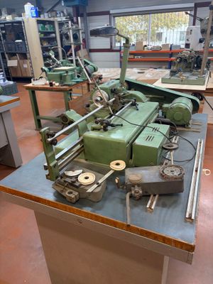 a machine that is sitting on a table in a room