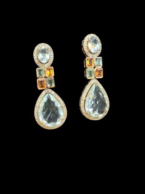 Paire de PENDANTS d'OREILLES en or jaune (375°/°°) 9 carats,…