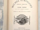 un livre avec la photo d'un homme et d'une femme