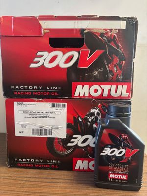 24 bidons d'huile moto 4T MOTUL 300 V FL Road Racing 5W/30 - suite à c