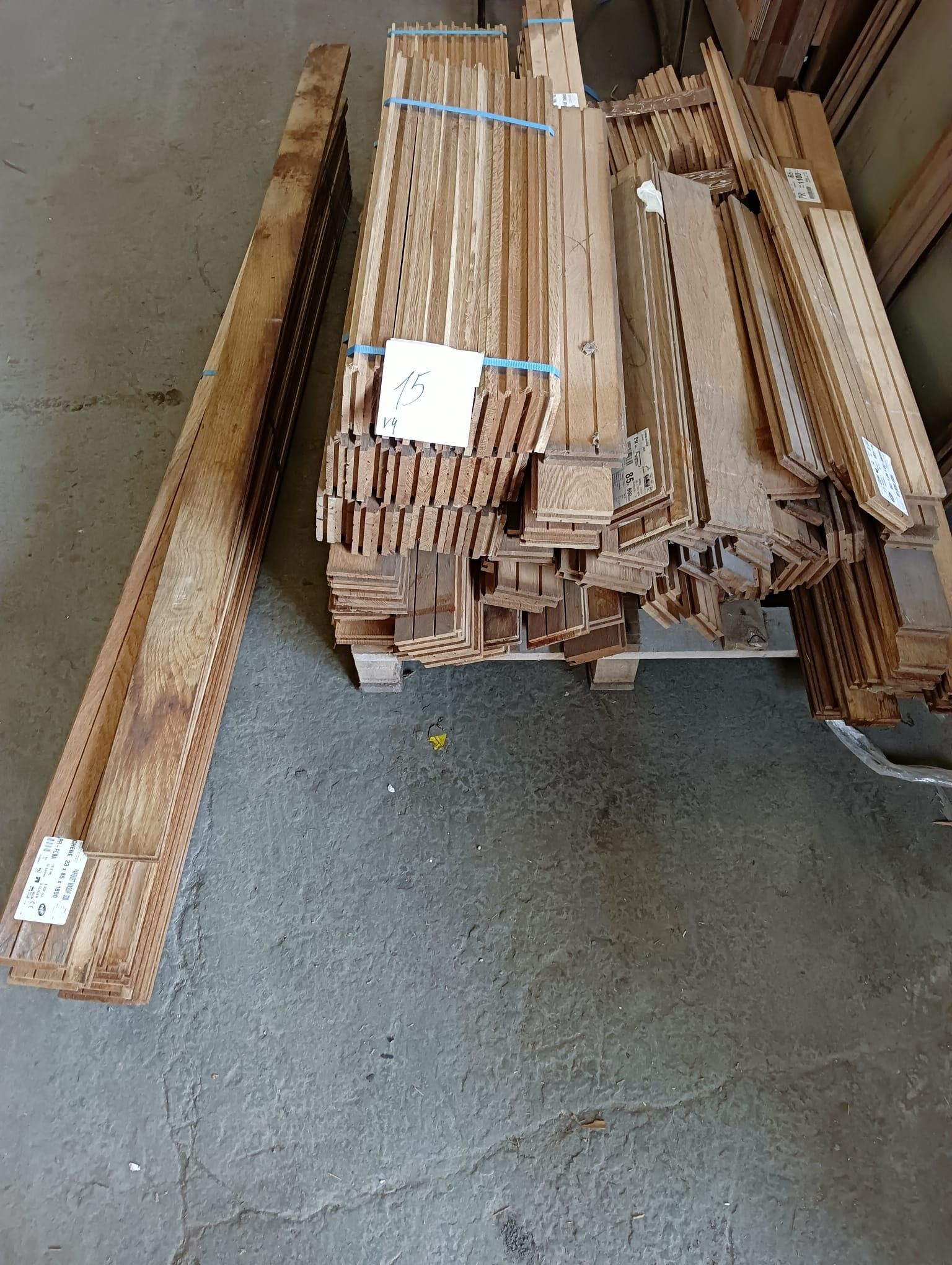 Lot d’environ 12,45 m² de parquet massif en chêne, Parqueter…