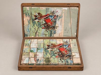 une boîte en bois sur laquelle est représenté un soldat