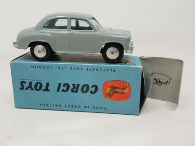CORGI TOYS réf 202 Morris Cowley saloon gris uni, A.
