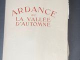 une image représentant un livre sur lequel figure une inscription en rouge