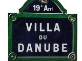 a sign that says villa du danube on it