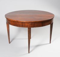 Table de forme demi-lune en noyer, le plateau abattant marqu… (photo 3)
