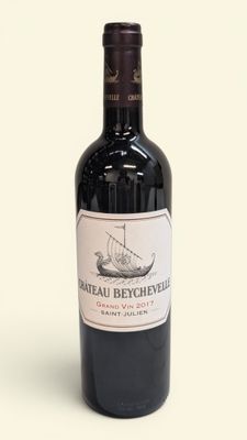une bouteille de vin posée sur une table