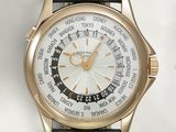 une image d'une montre-bracelet en or avec un bracelet en cuir noir