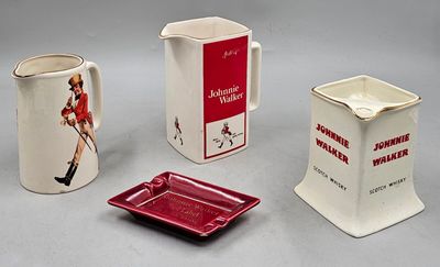 30 / C4 / Johnnie Walker, lot comprenant trois pichets…