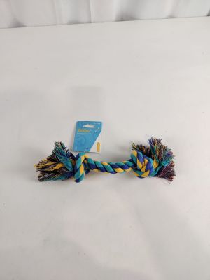 un gros plan d'un jouet pour chien posé sur une surface blanche